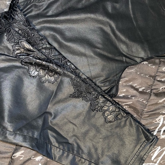 WHBM Holiday Jean High-Rise Coated Denim & Lace Slim Jeans Black 16 - Picture 7 of 16